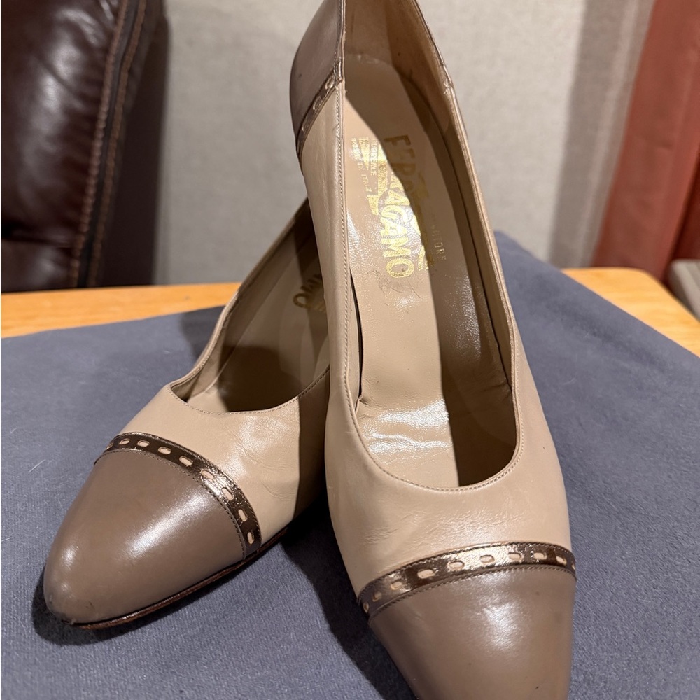 Salvatore Ferragamo Two Tone Leather Pumps Narrow 9.5 AA Made in Italy 2” Heel